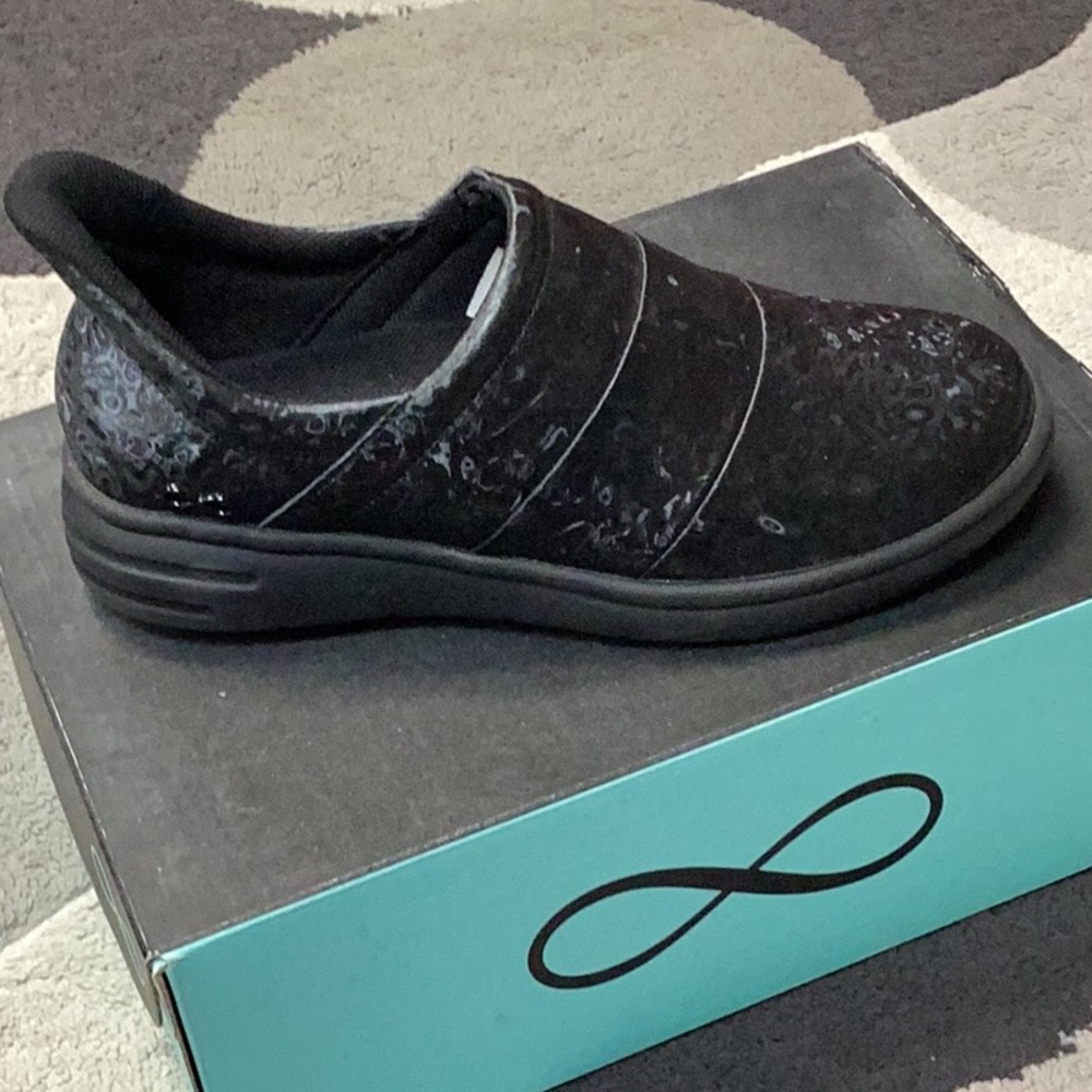 Women’s scrub shoes
